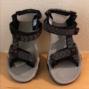 Kamik Lowtide 2 Sandals. Size 4
